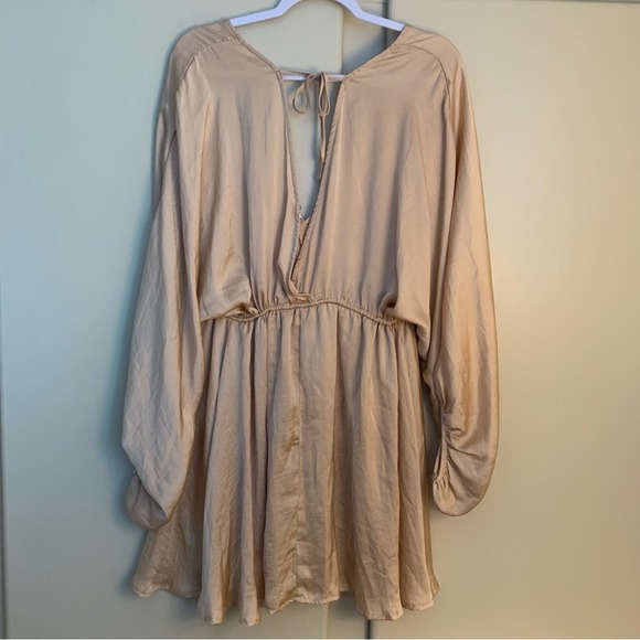 Glam Flirty satin long sleeve tan mini dress women’s size medium - Picture 10 of 11